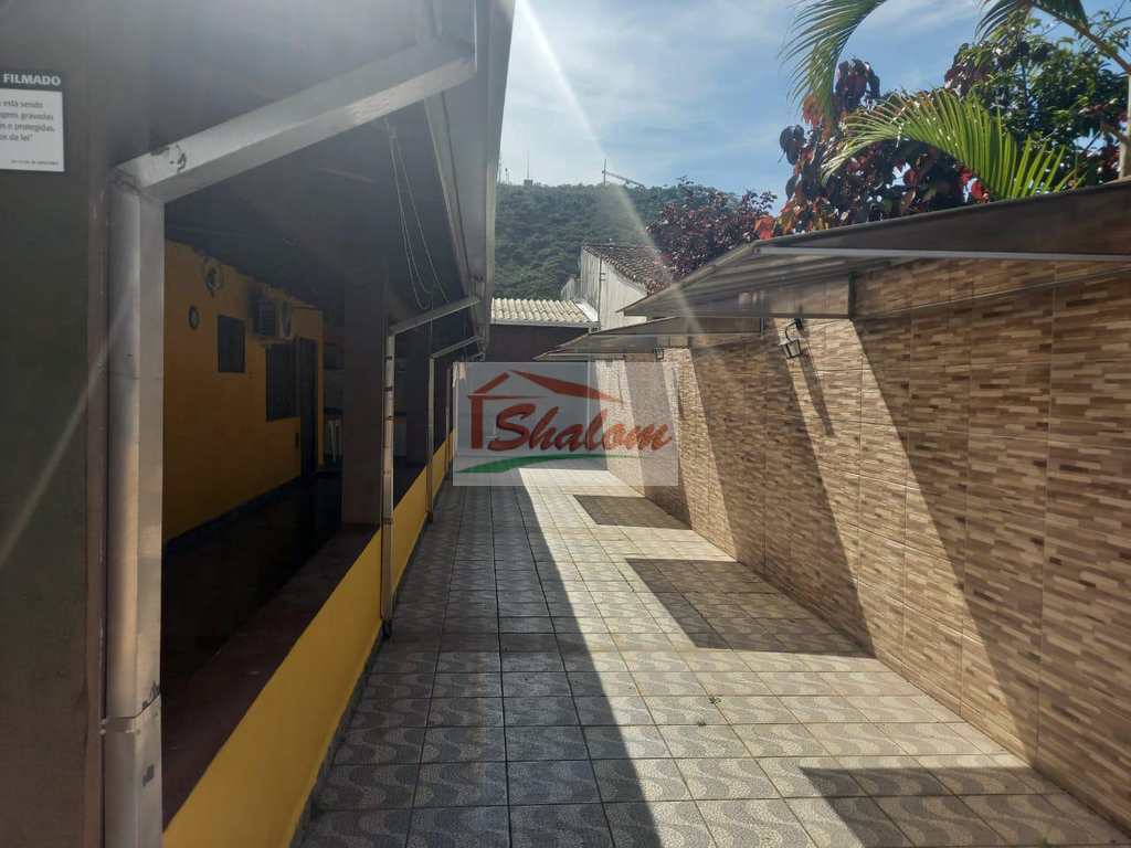 Casa em Caraguatatuba, no bairro Sumaré