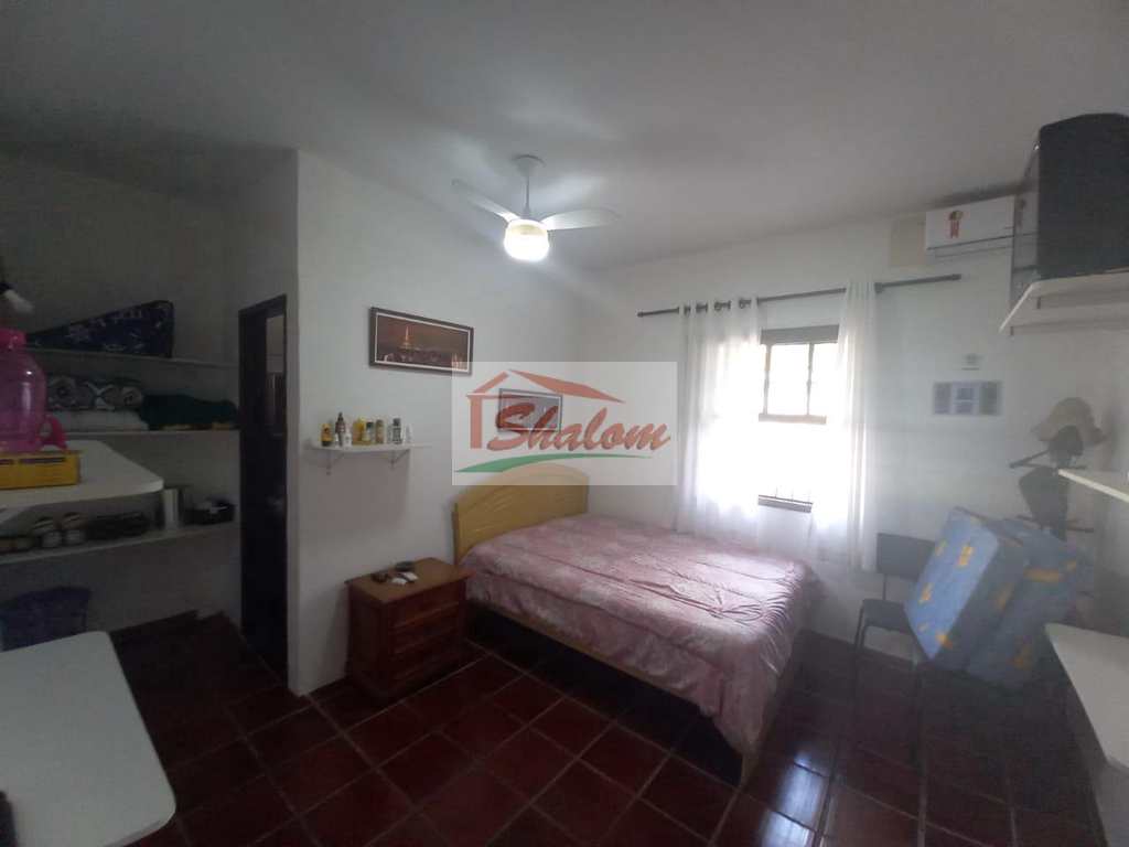 Casa em Caraguatatuba, no bairro Sumaré