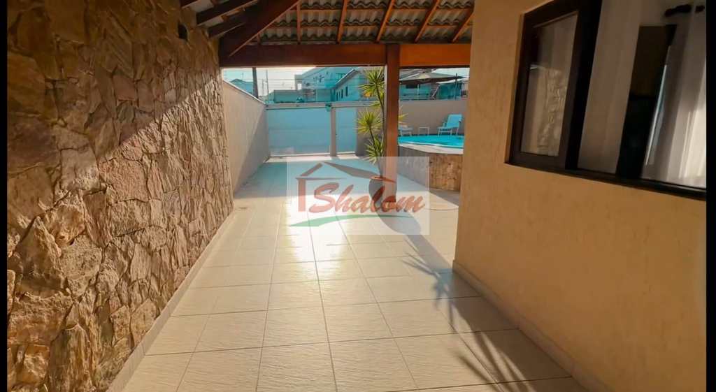 Casa em Caraguatatuba, no bairro Indaiá