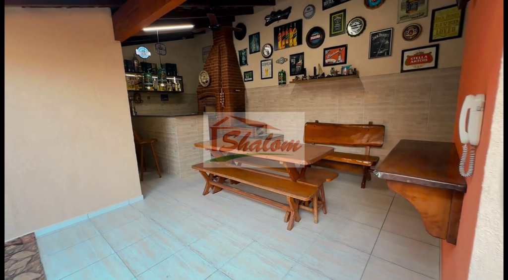 Casa em Caraguatatuba, no bairro Indaiá