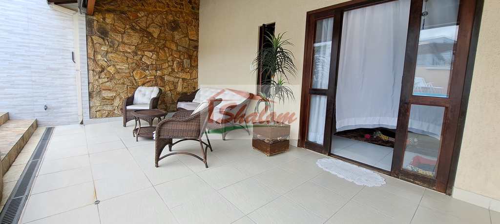 Casa em Caraguatatuba, no bairro Indaiá