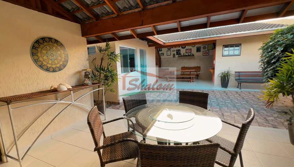 Casa em Caraguatatuba, no bairro Indaiá
