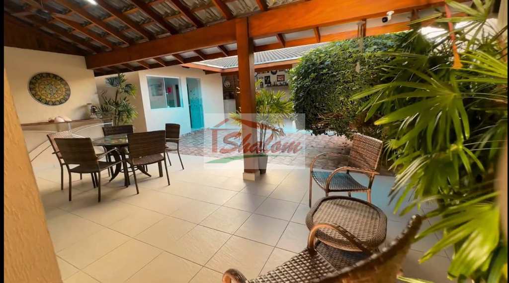 Casa em Caraguatatuba, no bairro Indaiá