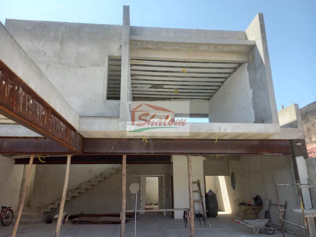 Casa em Caraguatatuba, no bairro Jardim Primavera