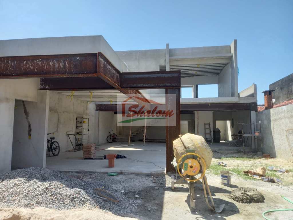 Casa em Caraguatatuba, no bairro Jardim Primavera
