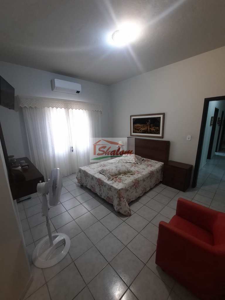 Casa em Caraguatatuba, no bairro Sumaré