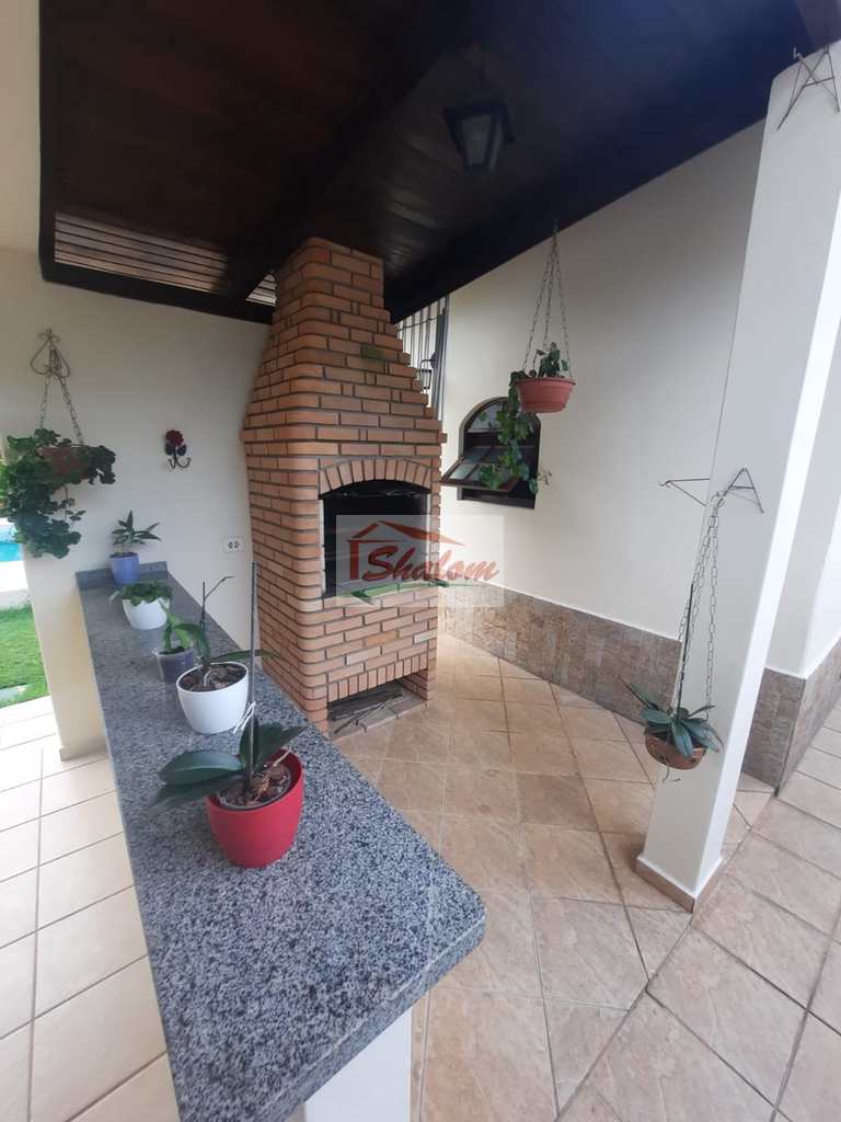 Casa em Caraguatatuba, no bairro Sumaré