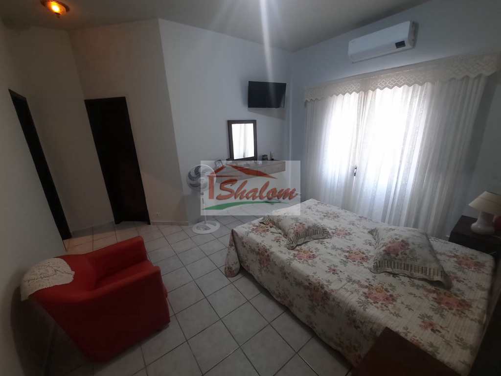 Casa em Caraguatatuba, no bairro Sumaré