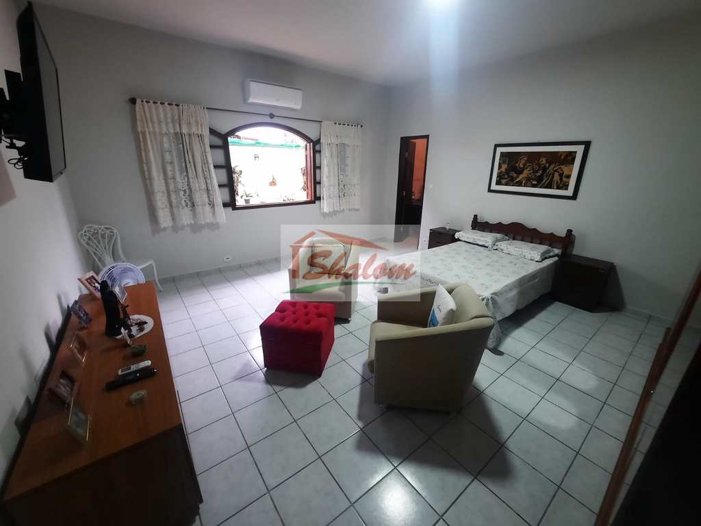 Casa em Caraguatatuba, no bairro Sumaré
