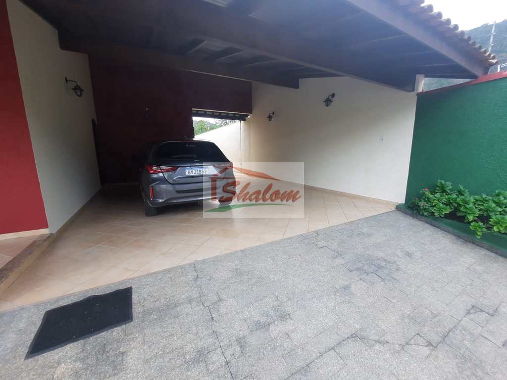 Casa em Caraguatatuba, no bairro Sumaré