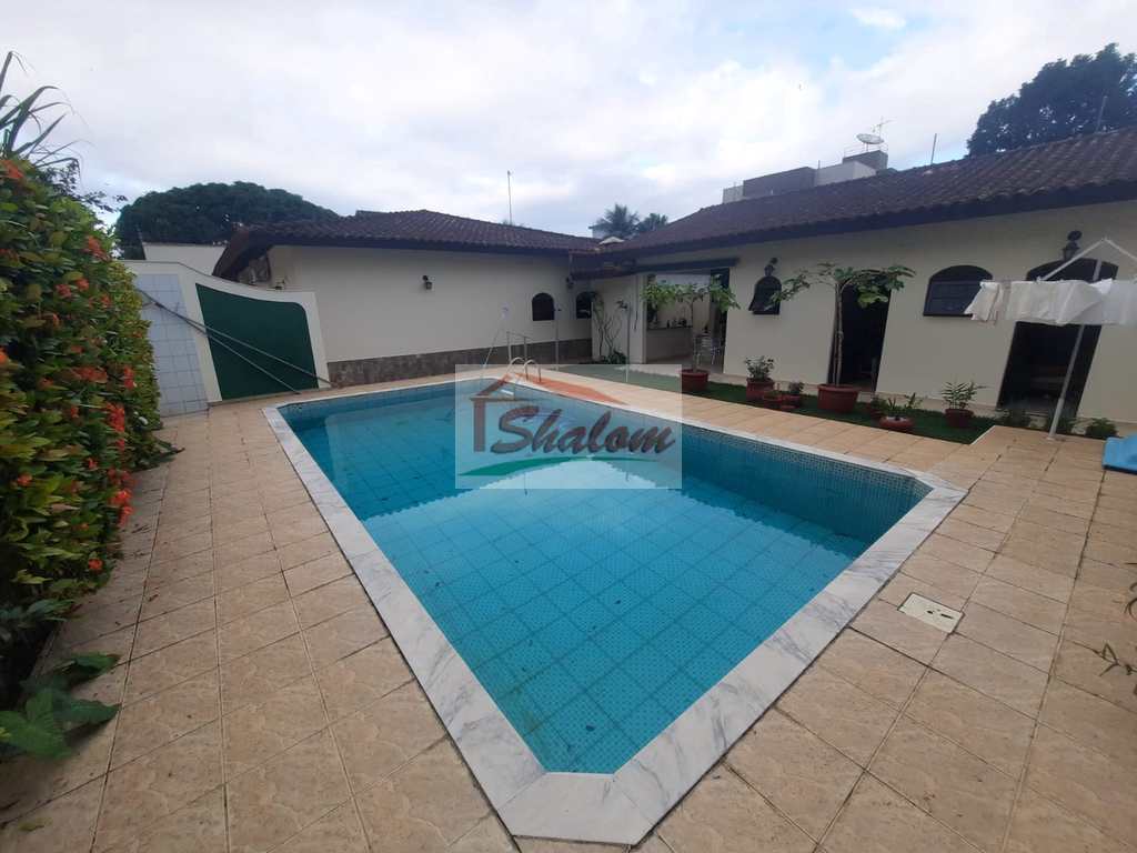 Casa em Caraguatatuba, no bairro Sumaré