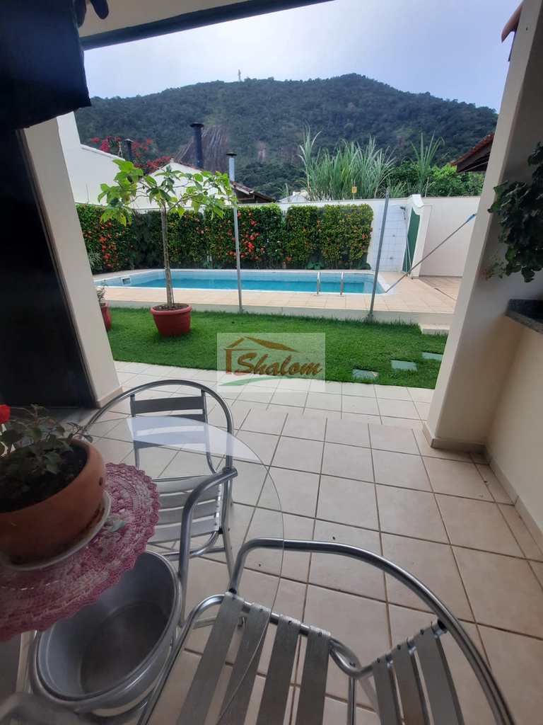 Casa em Caraguatatuba, no bairro Sumaré