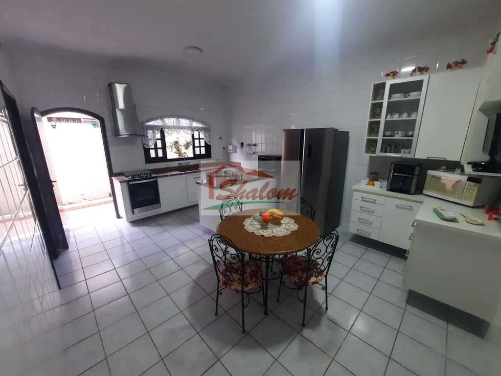 Casa em Caraguatatuba, no bairro Sumaré