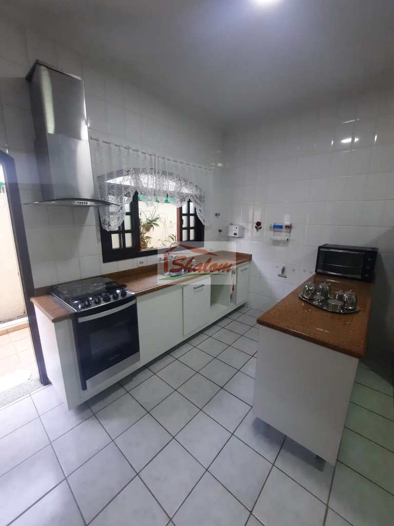 Casa em Caraguatatuba, no bairro Sumaré