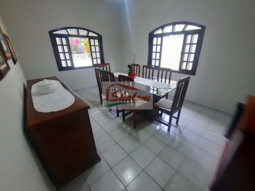 Casa em Caraguatatuba, no bairro Sumaré