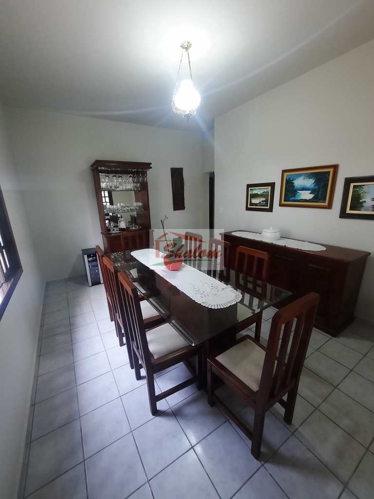 Casa em Caraguatatuba, no bairro Sumaré