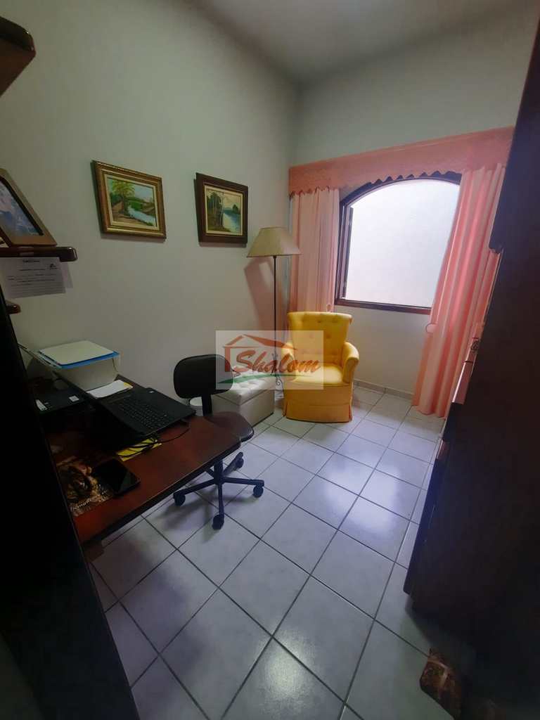 Casa em Caraguatatuba, no bairro Sumaré