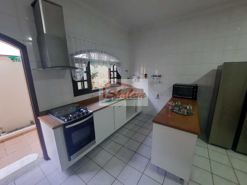 Casa em Caraguatatuba, no bairro Sumaré