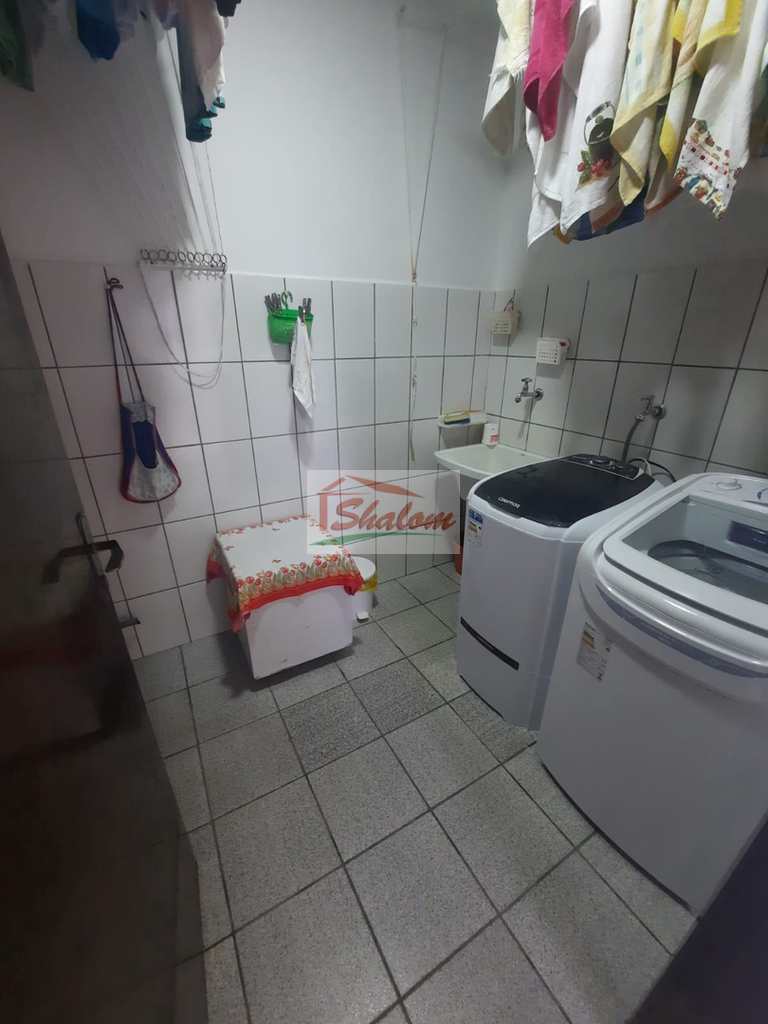Casa em Caraguatatuba, no bairro Sumaré