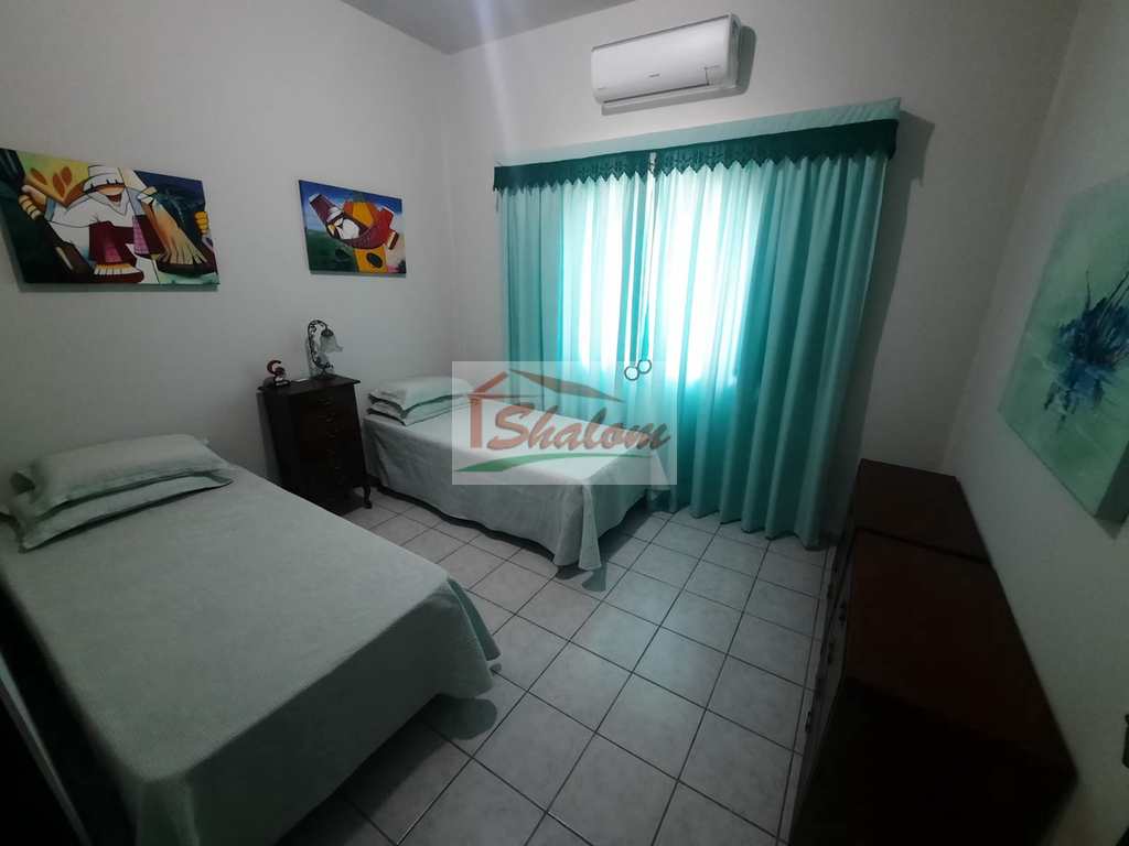Casa em Caraguatatuba, no bairro Sumaré