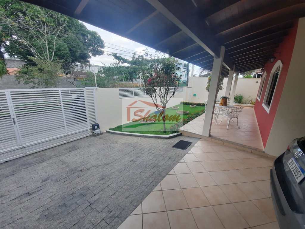 Casa em Caraguatatuba, no bairro Sumaré
