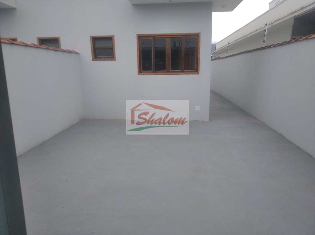 Casa em Caraguatatuba, no bairro Balneário dos Golfinhos