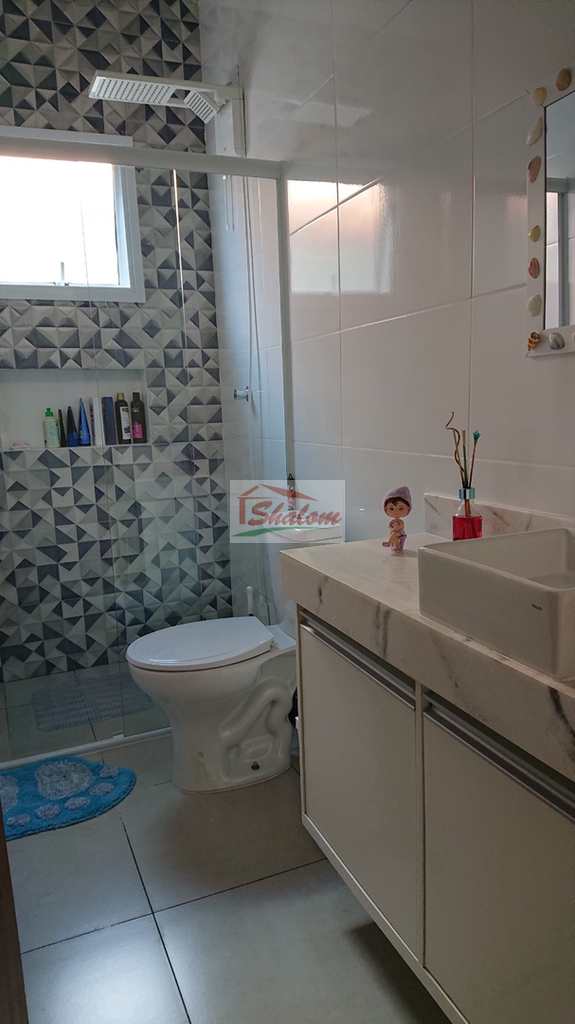 Casa em Caraguatatuba, no bairro Massaguaçu
