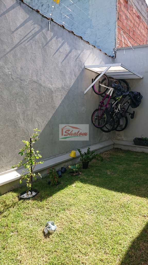 Casa em Caraguatatuba, no bairro Massaguaçu
