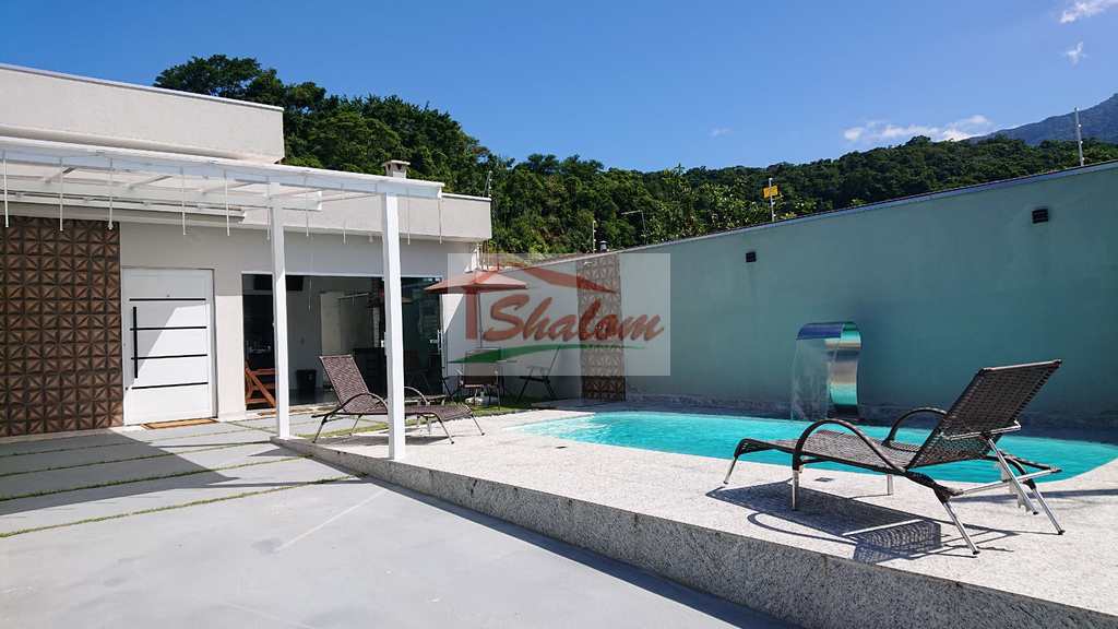 Casa em Caraguatatuba, no bairro Massaguaçu