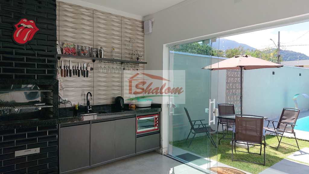 Casa em Caraguatatuba, no bairro Massaguaçu