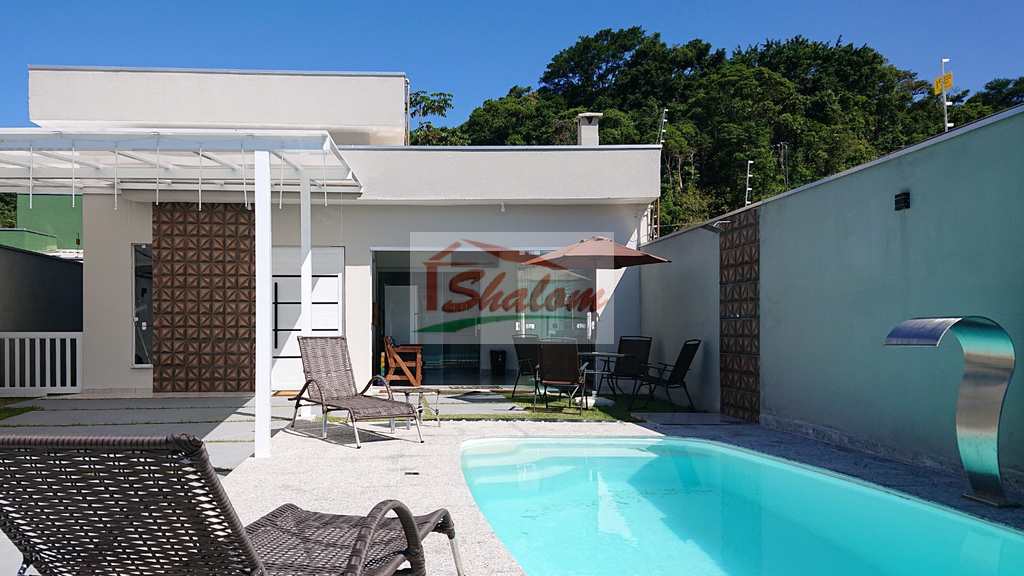 Casa em Caraguatatuba, no bairro Massaguaçu