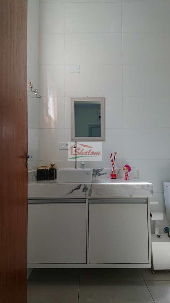 Casa em Caraguatatuba, no bairro Massaguaçu
