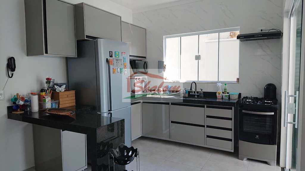 Casa em Caraguatatuba, no bairro Massaguaçu
