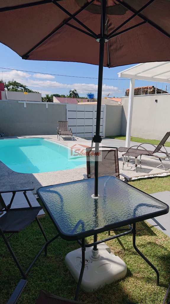 Casa em Caraguatatuba, no bairro Massaguaçu