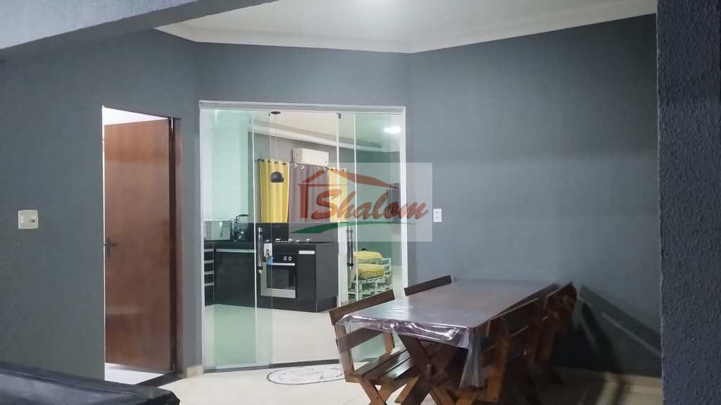 Casa em Caraguatatuba, no bairro Balneário dos Golfinhos