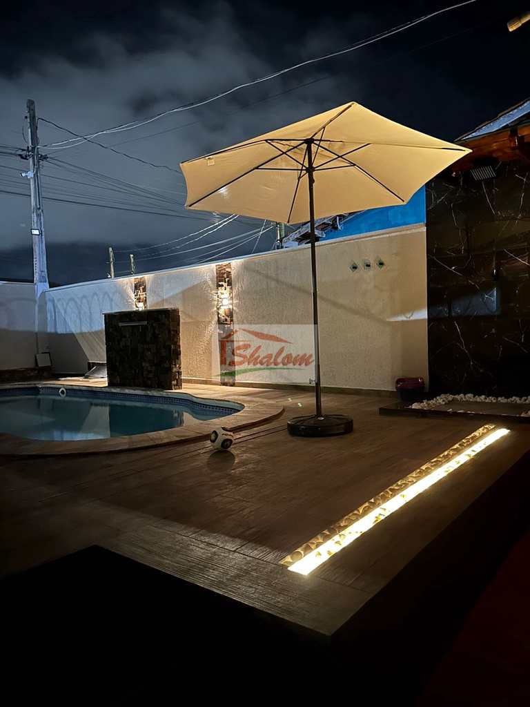 Casa em Caraguatatuba, no bairro Balneário dos Golfinhos