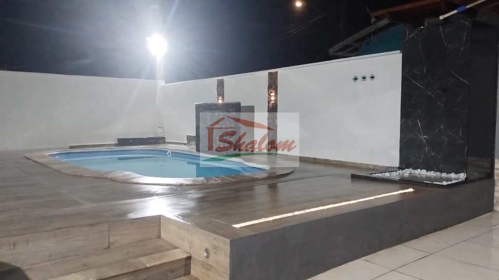 Casa em Caraguatatuba, no bairro Balneário dos Golfinhos