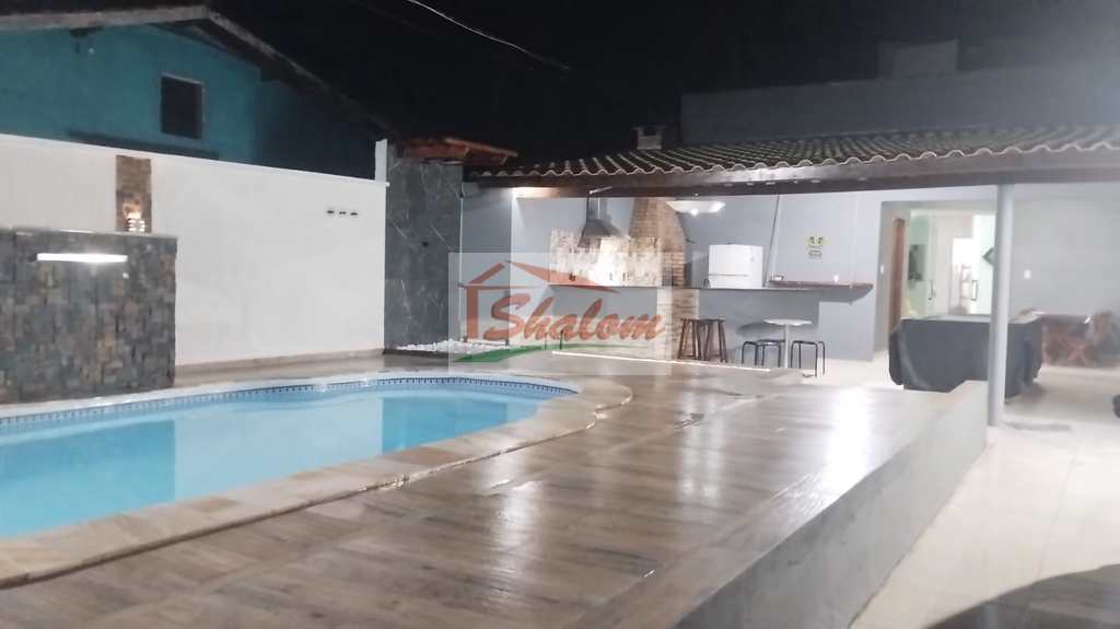 Casa em Caraguatatuba, no bairro Balneário dos Golfinhos
