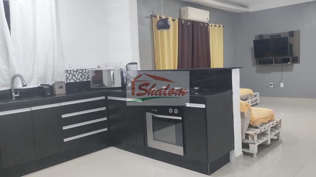 Casa em Caraguatatuba, no bairro Balneário dos Golfinhos