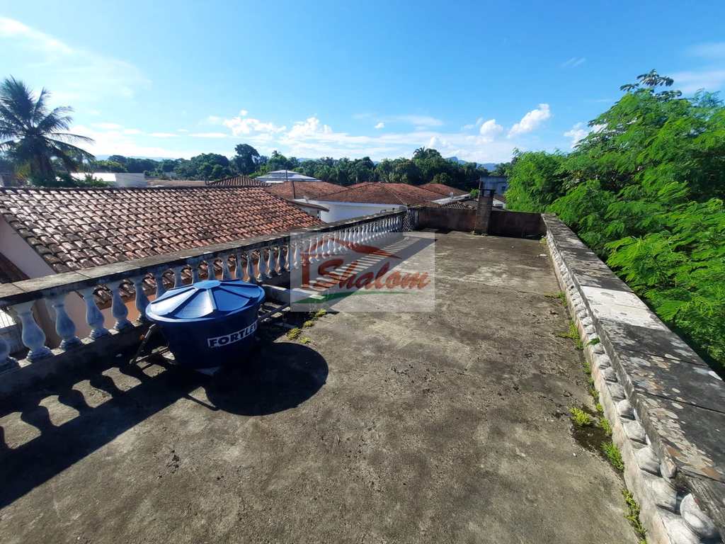 Casa em Caraguatatuba, no bairro Porto Novo