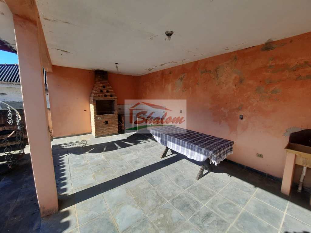 Casa em Caraguatatuba, no bairro Porto Novo