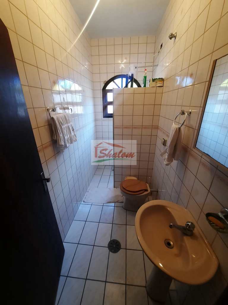 Casa em Caraguatatuba, no bairro Porto Novo