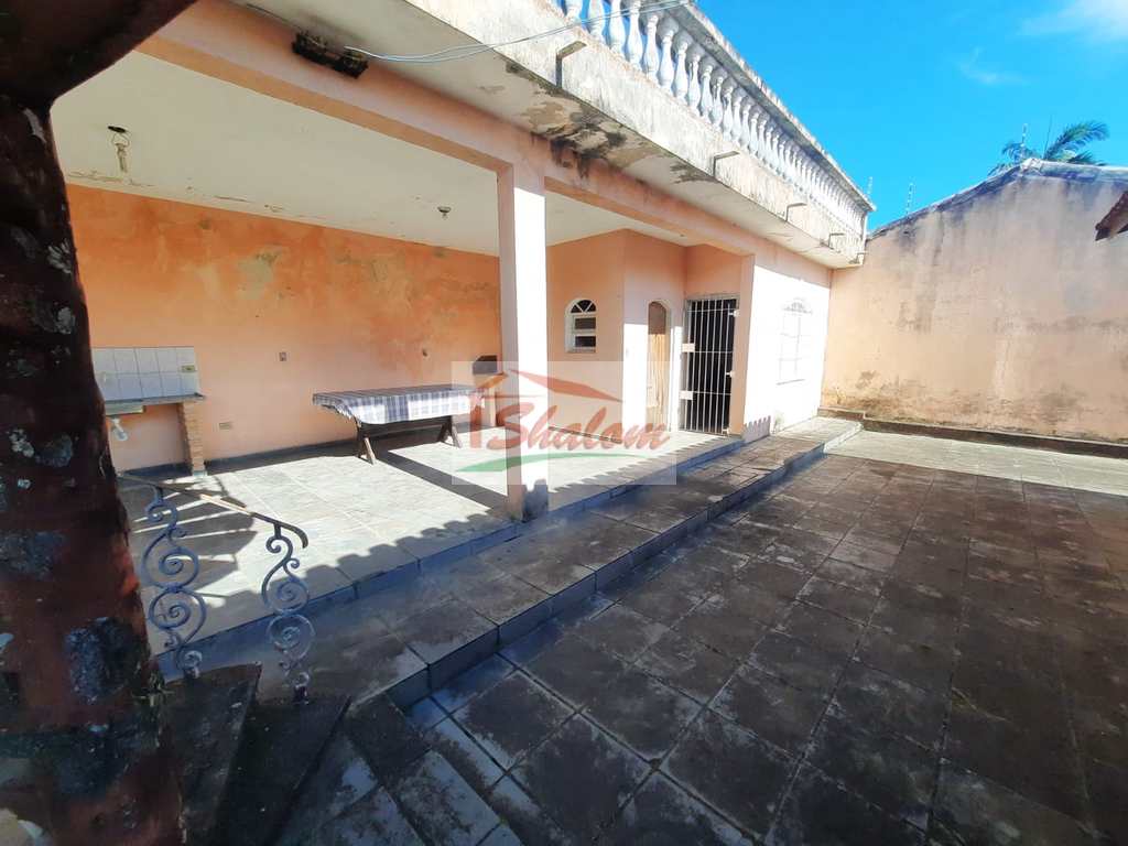 Casa em Caraguatatuba, no bairro Porto Novo