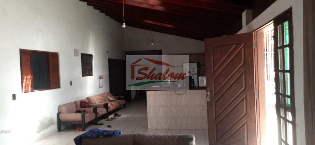 Casa em Caraguatatuba, no bairro Indaiá