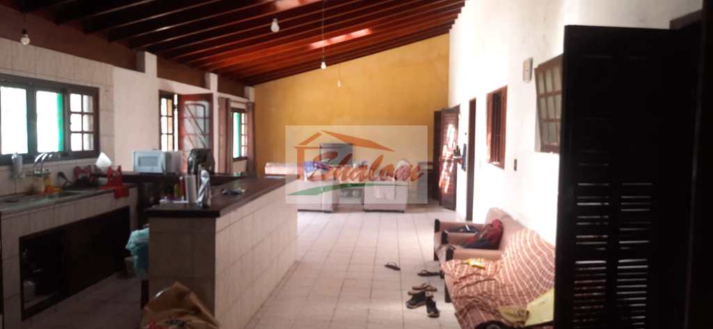 Casa em Caraguatatuba, no bairro Indaiá