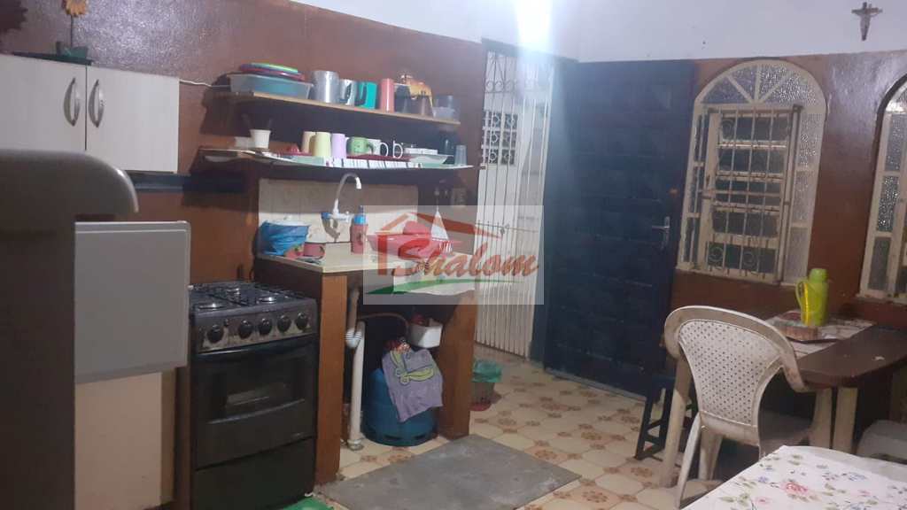 Casa em Caraguatatuba, no bairro Sumaré