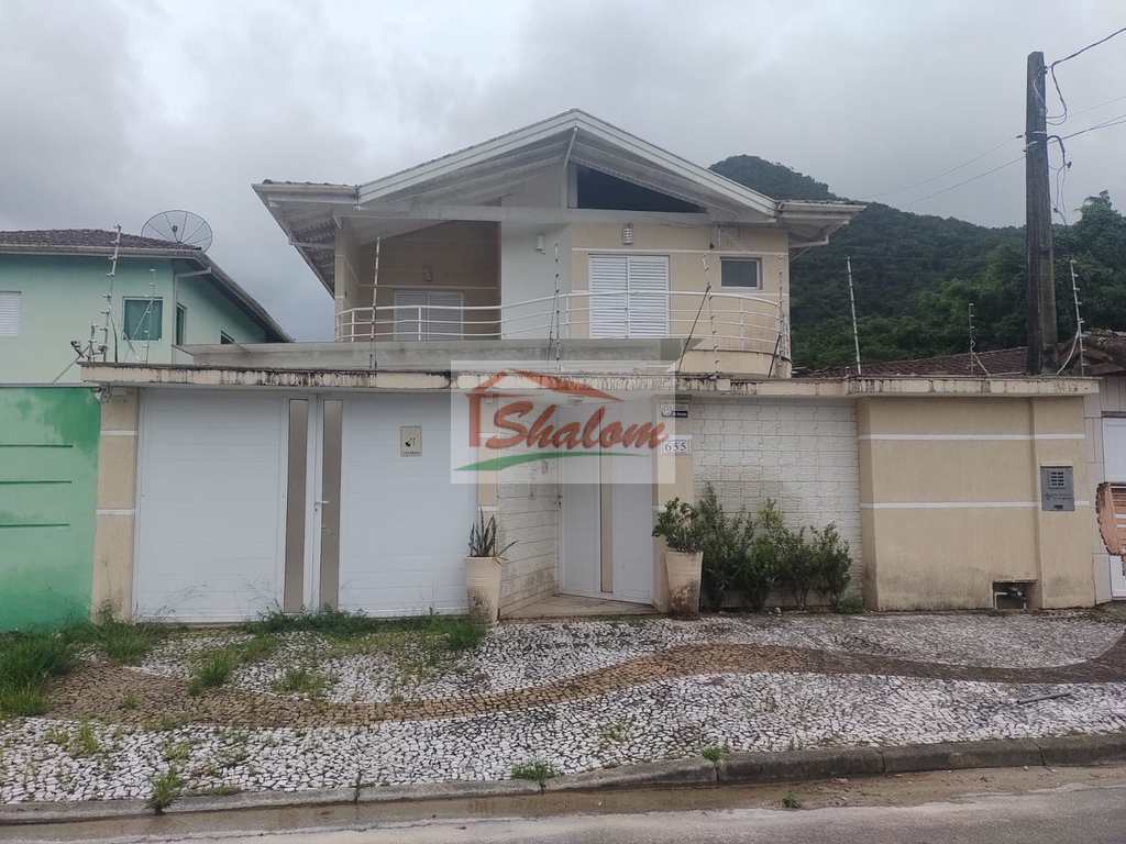 Sobrado em Caraguatatuba, no bairro Cidade Jardim