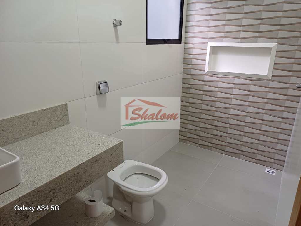Casa em Caraguatatuba, no bairro Massaguaçu