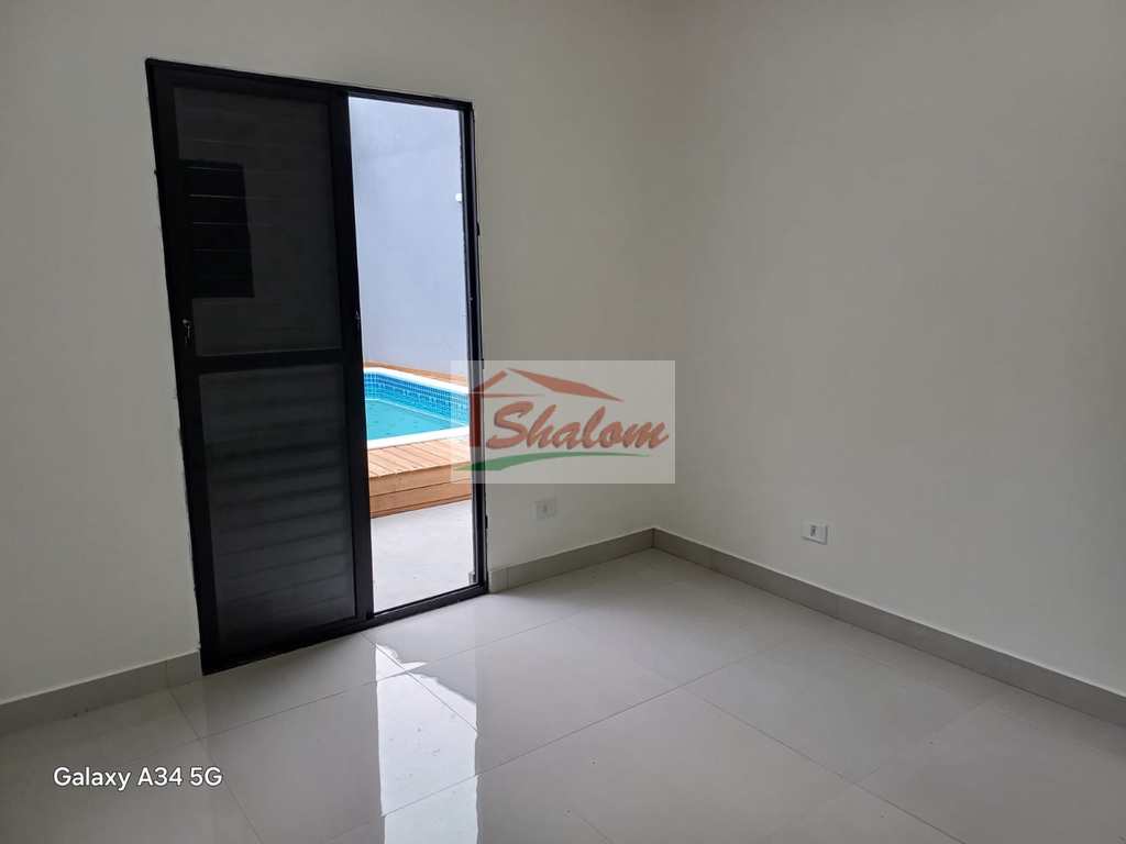 Casa em Caraguatatuba, no bairro Massaguaçu