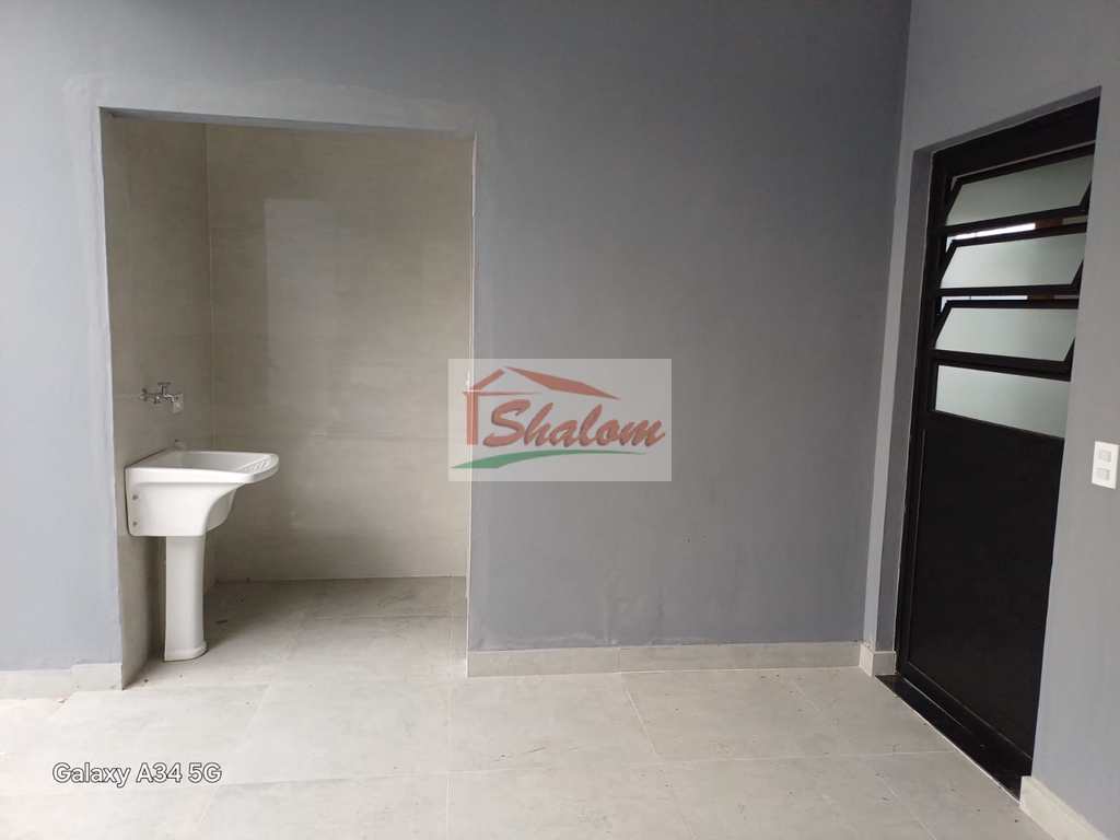 Casa em Caraguatatuba, no bairro Massaguaçu